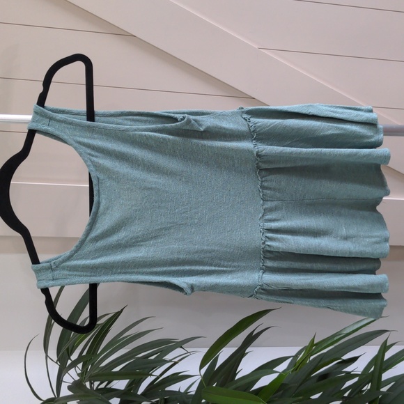 wandering dreams NY medium green tank cropped top - Picture 4 of 8